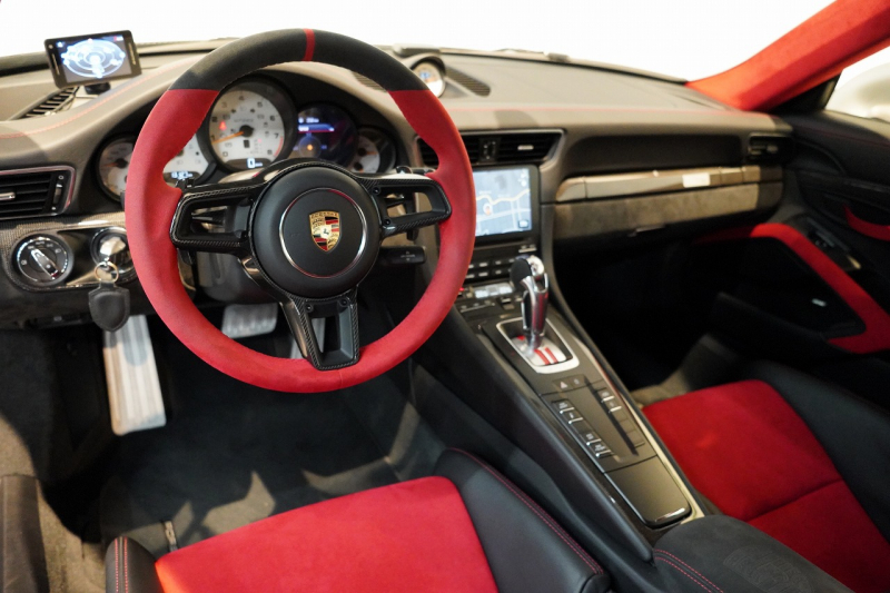 ポルシェ 911(Type991.2) GT2RS Weissach Package Fリフティング クラブスポーツ GTシルバー  中古車