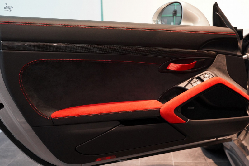 ポルシェ 911(Type991.2) GT2RS Weissach Package Fリフティング クラブスポーツ GTシルバー  中古車