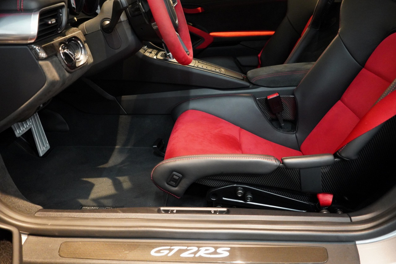 ポルシェ 911(Type991.2) GT2RS Weissach Package Fリフティング クラブスポーツ GTシルバー  中古車