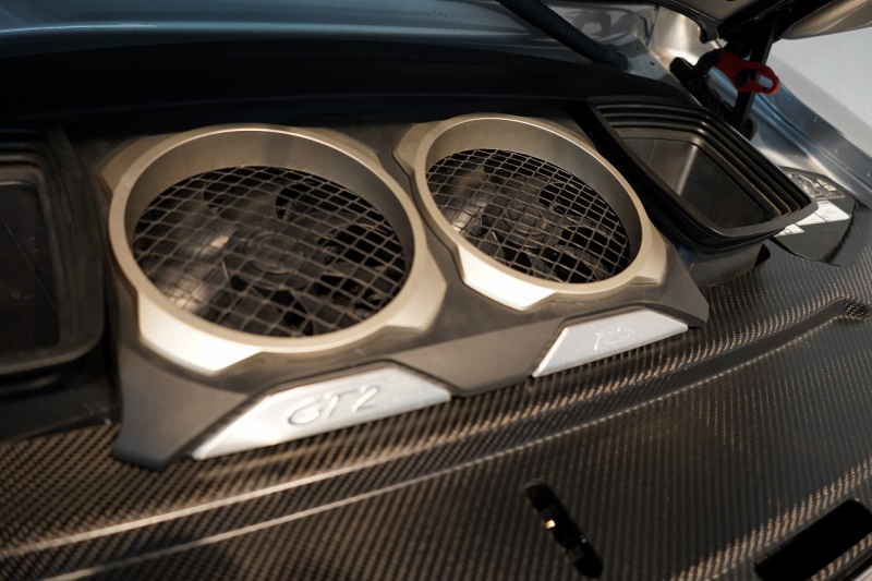 ポルシェ 911(Type991.2) GT2RS Weissach Package Fリフティング クラブスポーツ GTシルバー  中古車