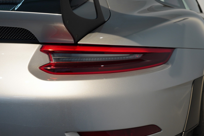 ポルシェ 911(Type991.2) GT2RS Weissach Package Fリフティング クラブスポーツ GTシルバー  中古車