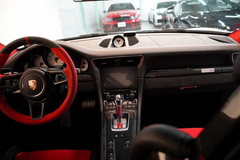 ポルシェ 911(Type991.2) GT2RS Weissach Package Fリフティング クラブスポーツ GTシルバー  中古車