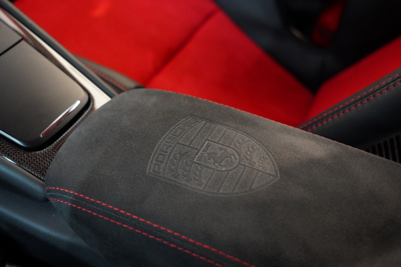 ポルシェ 911(Type991.2) GT2RS Weissach Package Fリフティング クラブスポーツ GTシルバー  中古車