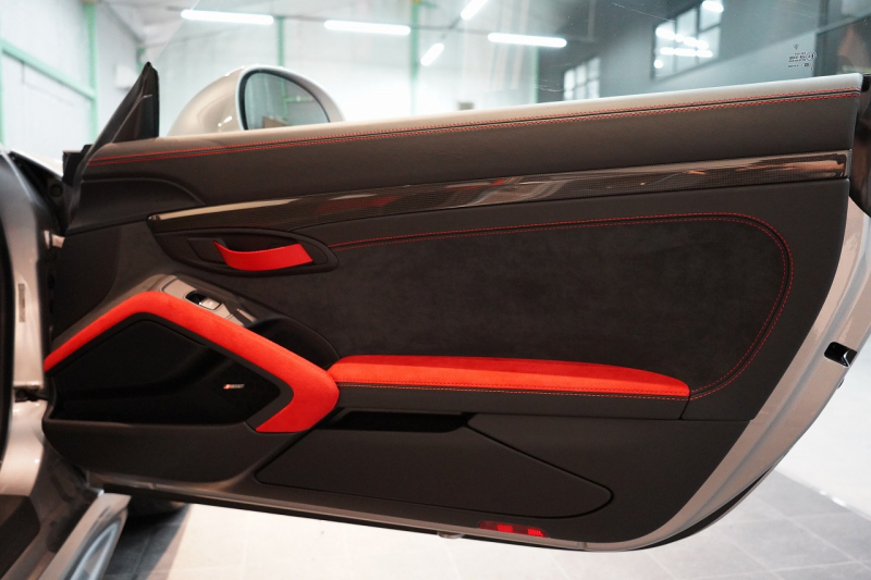 ポルシェ 911(Type991.2) GT2RS Weissach Package Fリフティング クラブスポーツ GTシルバー  中古車