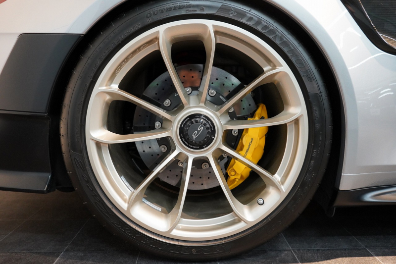 ポルシェ 911(Type991.2) GT2RS Weissach Package Fリフティング クラブスポーツ GTシルバー  中古車