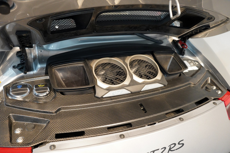 ポルシェ 911(Type991.2) GT2RS Weissach Package Fリフティング クラブスポーツ GTシルバー  中古車