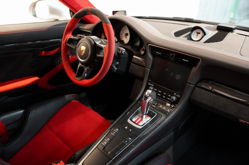 ポルシェ 911(Type991.2) GT2RS Weissach Package Fリフティング クラブスポーツ GTシルバー  中古車