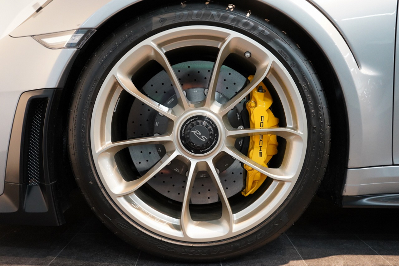 ポルシェ 911(Type991.2) GT2RS Weissach Package Fリフティング クラブスポーツ GTシルバー  中古車