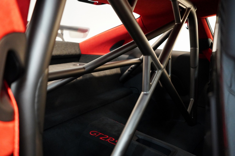 ポルシェ 911(Type991.2) GT2RS Weissach Package Fリフティング クラブスポーツ GTシルバー  中古車