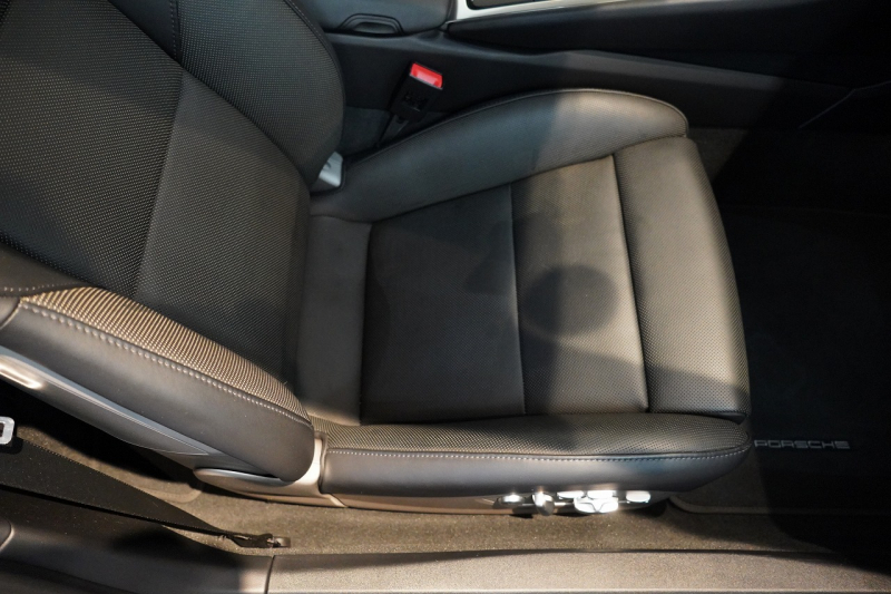 ポルシェ 911(Type991.1) Carrera 4S 7MT 左H 正規D車 スポクロ スポエグ スポーツステア カップエアロキット レザーインテリア シートベンチレーション 中古車 中古車