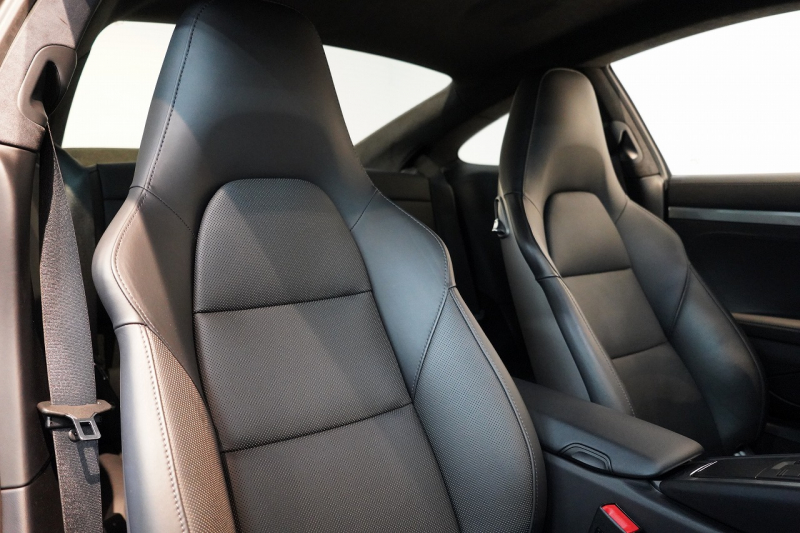 ポルシェ 911(Type991.1) Carrera 4S 7MT 左H 正規D車 スポクロ スポエグ スポーツステア カップエアロキット レザーインテリア シートベンチレーション 中古車 中古車