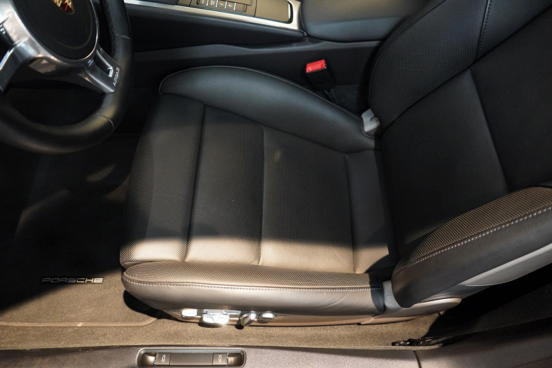 ポルシェ 911(Type991.1) Carrera 4S 7MT 左H 正規D車 スポクロ スポエグ スポーツステア カップエアロキット レザーインテリア シートベンチレーション 中古車 中古車