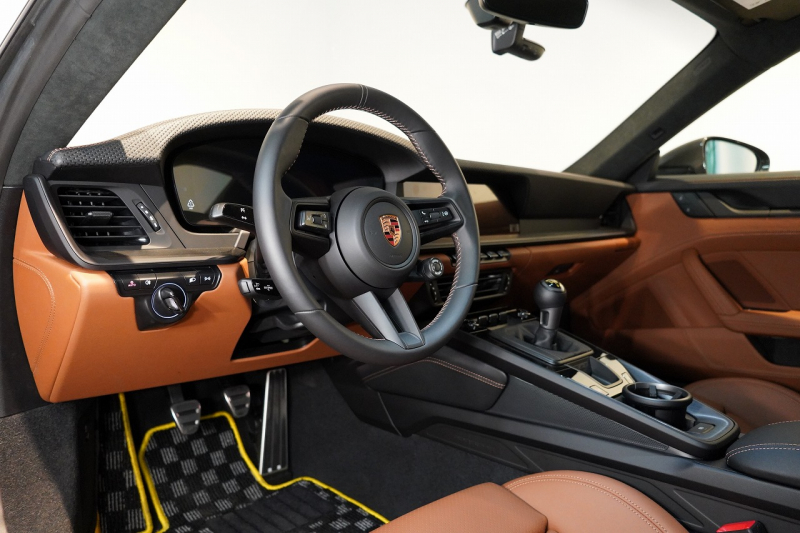 ポルシェ 新規車種 GT3 with Touring Package 6MT 正規D車 左H OP573 Exclusive Manufakturレザーインテリア PCCB Fリフト クロノPKG 1オーナー 中古車 中古車
