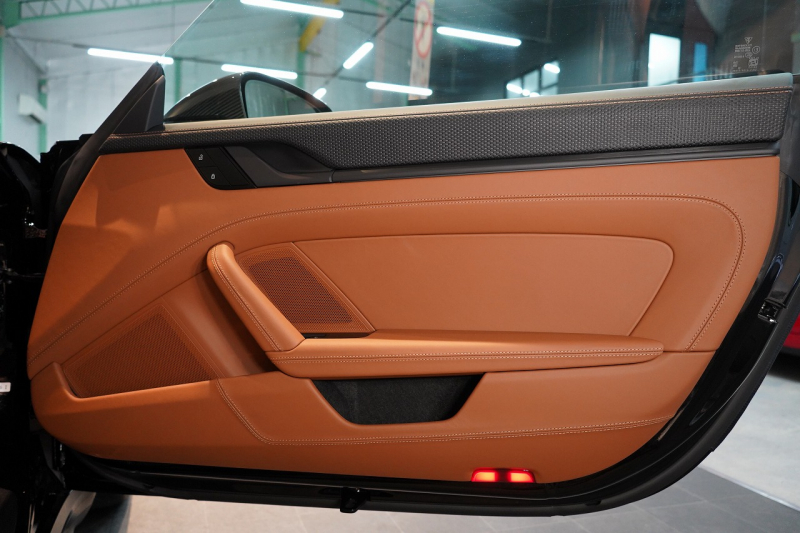 ポルシェ 新規車種 GT3 with Touring Package 6MT 正規D車 左H OP573 Exclusive Manufakturレザーインテリア PCCB Fリフト クロノPKG 1オーナー 中古車 中古車