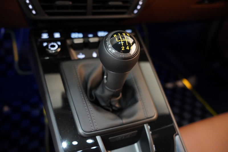 ポルシェ 新規車種 GT3 with Touring Package 6MT 正規D車 左H OP573 Exclusive Manufakturレザーインテリア PCCB Fリフト クロノPKG 1オーナー 中古車 中古車