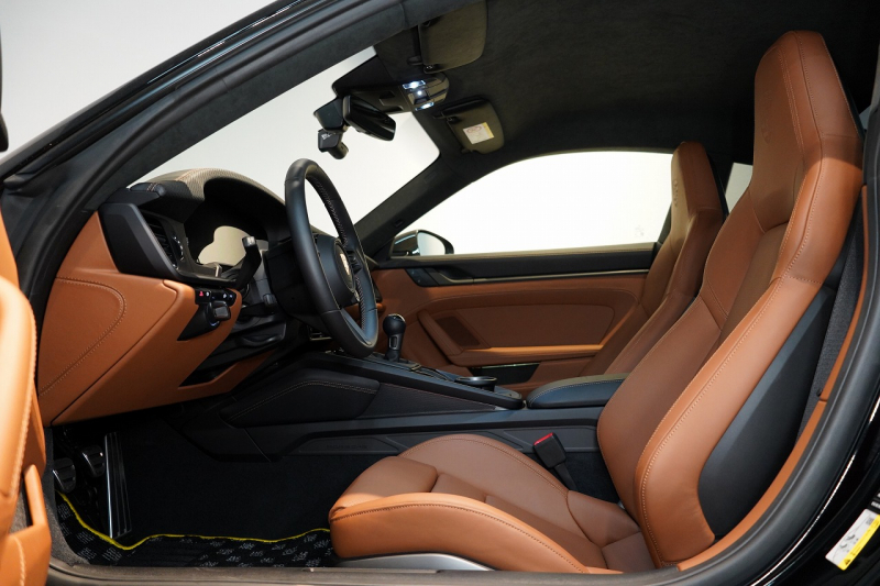 ポルシェ 新規車種 GT3 with Touring Package 6MT 正規D車 左H OP573 Exclusive Manufakturレザーインテリア PCCB Fリフト クロノPKG 1オーナー 中古車 中古車