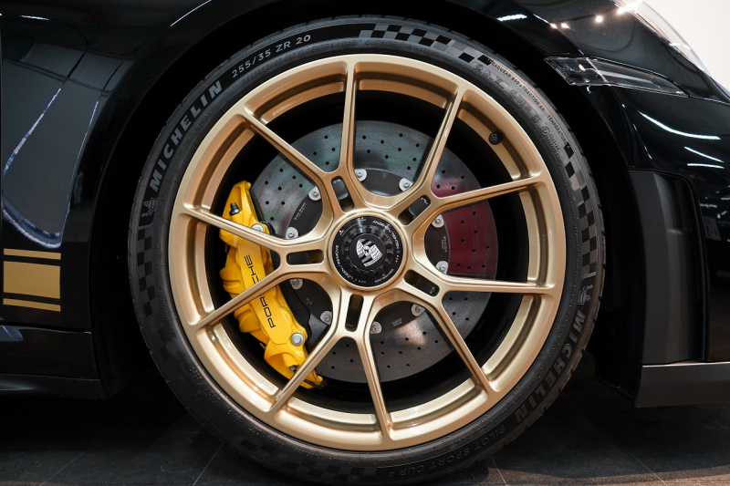 ポルシェ 新規車種 GT3 with Touring Package 6MT 正規D車 左H OP573 Exclusive Manufakturレザーインテリア PCCB Fリフト クロノPKG 1オーナー 中古車 中古車