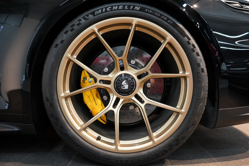 ポルシェ 新規車種 GT3 with Touring Package 6MT 正規D車 左H OP573 Exclusive Manufakturレザーインテリア PCCB Fリフト クロノPKG 1オーナー 中古車 中古車