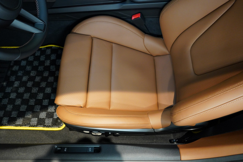 ポルシェ 新規車種 GT3 with Touring Package 6MT 正規D車 左H OP573 Exclusive Manufakturレザーインテリア PCCB Fリフト クロノPKG 1オーナー 中古車 中古車