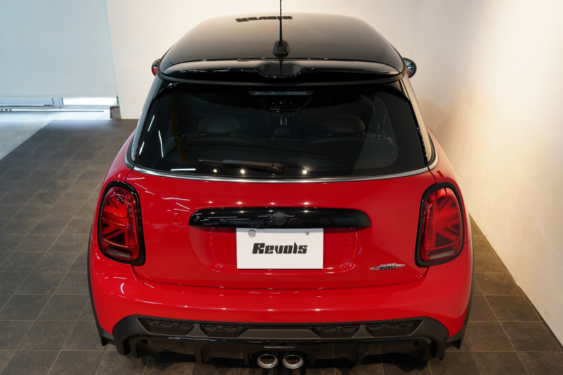 MINI(ミニ) ミニ JHON COOPER WORKS 新車保証付 JCWトリム ブラックルーフ＆ミラー 中古車 中古車