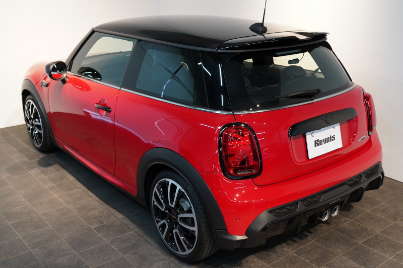 MINI(ミニ) ミニ JHON COOPER WORKS 新車保証付 JCWトリム ブラックルーフ＆ミラー 中古車 中古車