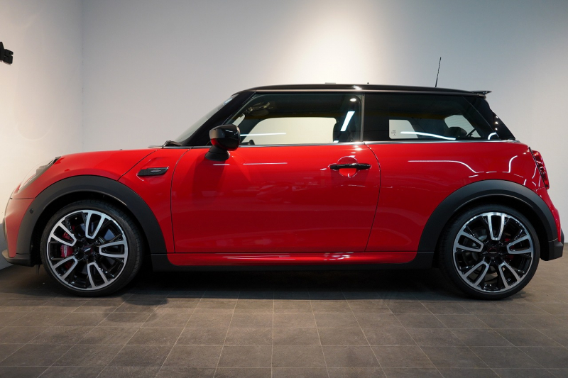 MINI(ミニ) ミニ JHON COOPER WORKS 新車保証付 JCWトリム ブラックルーフ＆ミラー 中古車 中古車