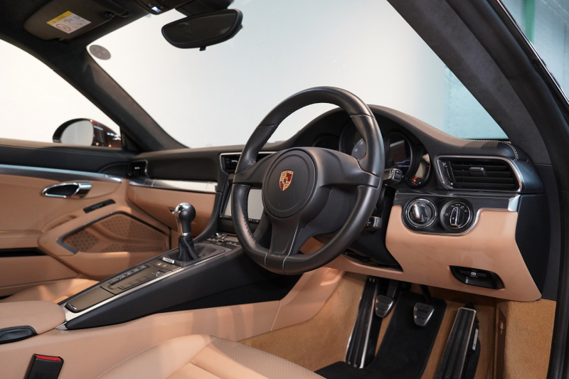 ポルシェ 911(Type991.1) Carrera S 7MT スポクロ スポーツデザインPKG PDCC 2トーンレザーインテリア マホガニーメタリック 中古車 中古車
