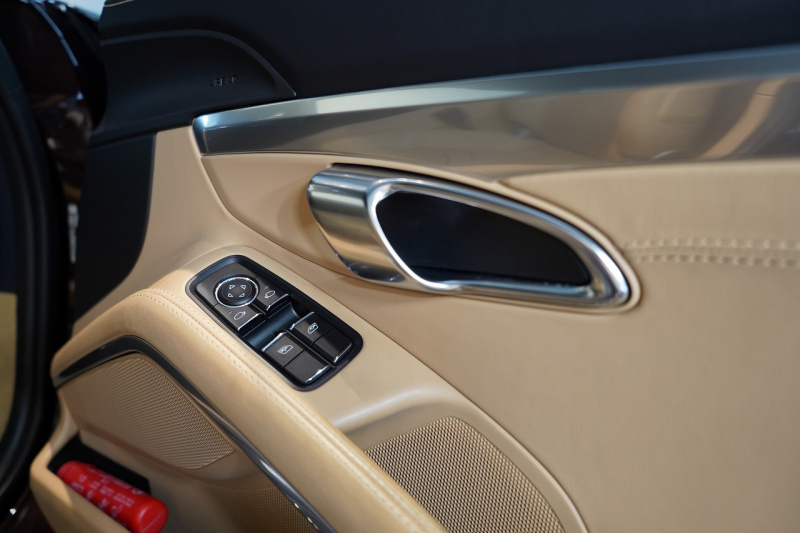 ポルシェ 911(Type991.1) Carrera S 7MT スポクロ スポーツデザインPKG PDCC 2トーンレザーインテリア マホガニーメタリック 中古車 中古車