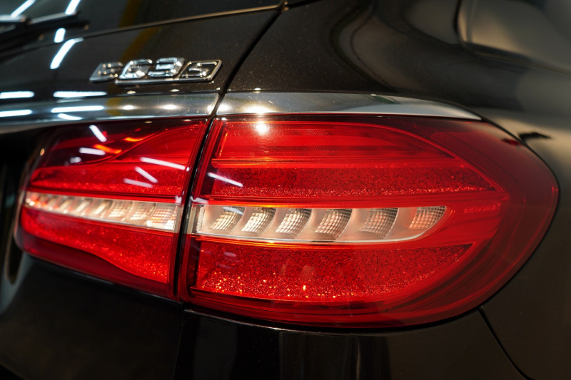 AMG Eクラス E53 4MATIC+ ステーションワゴン(ISG搭載モデル) エクスクルーシブパッケージ 20インチアルミホイール 中古車 中古車