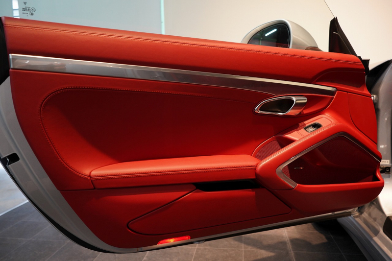 ポルシェ 911(Type991.1) Carrera 4S PDK スポクロ スポエグ ナチュラルレザーインテリア 20インチカレラクラシックホイール PASMスポーツシャシー BOSEサウンド 中古車 中古車