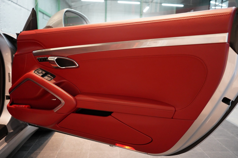 ポルシェ 911(Type991.1) Carrera 4S PDK スポクロ スポエグ ナチュラルレザーインテリア 20インチカレラクラシックホイール PASMスポーツシャシー BOSEサウンド 中古車 中古車