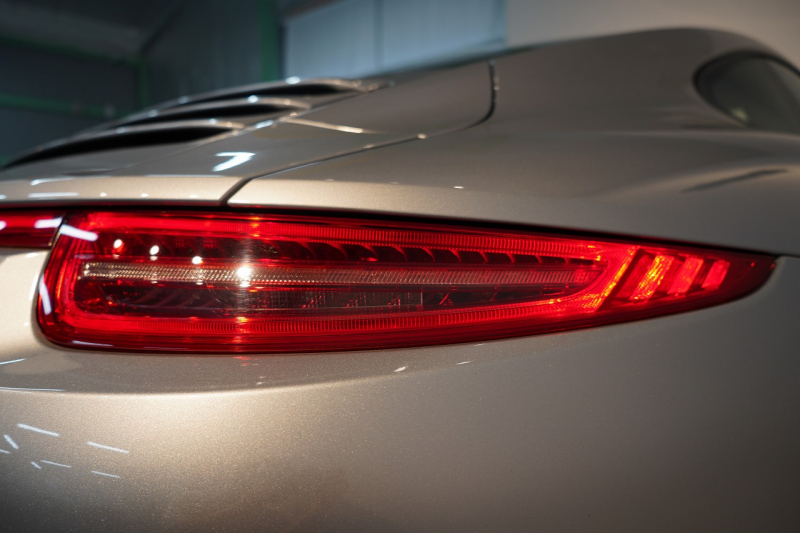 ポルシェ 911(Type991.1) Carrera 4S PDK スポクロ スポエグ ナチュラルレザーインテリア 20インチカレラクラシックホイール PASMスポーツシャシー BOSEサウンド 中古車 中古車
