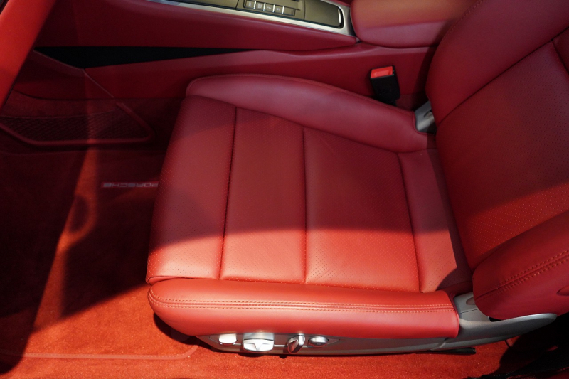 ポルシェ 911(Type991.1) Carrera 4S PDK スポクロ スポエグ ナチュラルレザーインテリア 20インチカレラクラシックホイール PASMスポーツシャシー BOSEサウンド 中古車 中古車