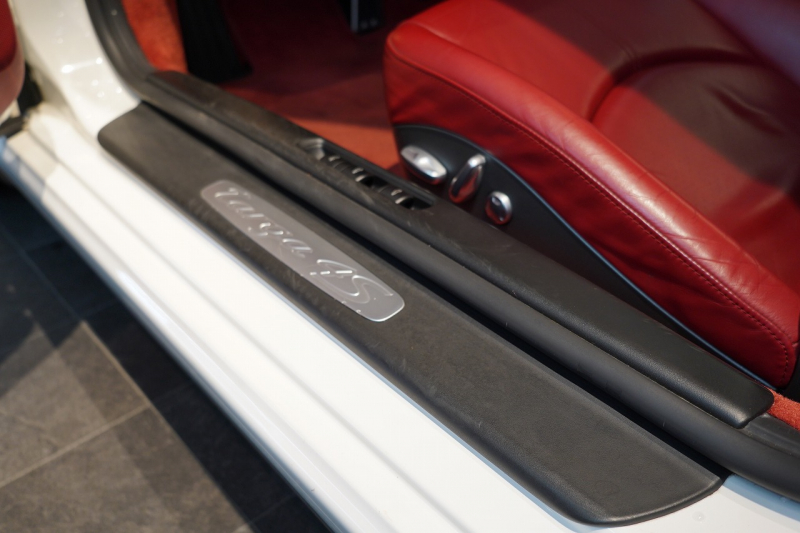 ポルシェ 911(Type997) Targa 4S TiptronicS 2オーナー車両 PC入庫22回 スポクロ オールレザーインテリア 12way電動シート キャララホワイト 中古車 中古車