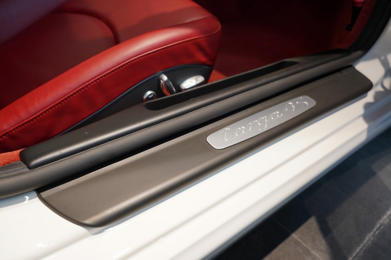 ポルシェ 911(Type997) Targa 4S TiptronicS 2オーナー車両 PC入庫22回 スポクロ オールレザーインテリア 12way電動シート キャララホワイト 中古車 中古車