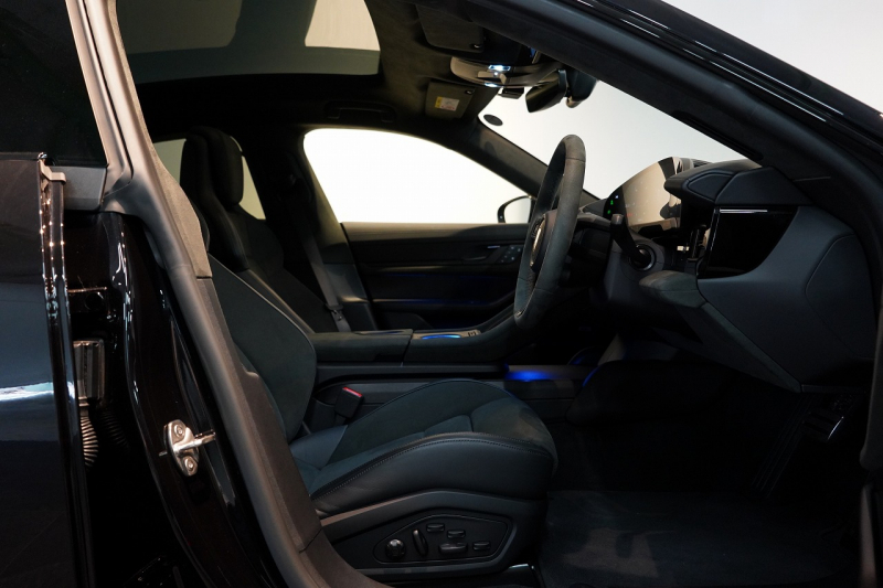 ポルシェ タイカン GTS 4+1シート 延長保証＆PSMP付 スポクロ 21インチRSSpyderホイール 固定式パノラマルーフ BOSEサウンド パワステプラス 中古車 中古車