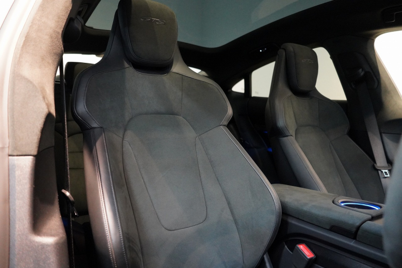 ポルシェ タイカン GTS 4+1シート 延長保証＆PSMP付 スポクロ 21インチRSSpyderホイール 固定式パノラマルーフ BOSEサウンド パワステプラス 中古車 中古車