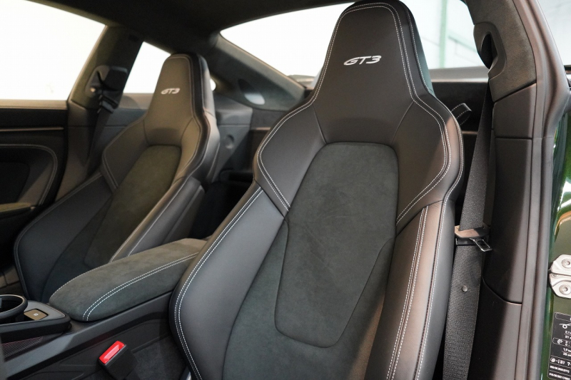 ポルシェ 911(Type992) (Type992.2) GT3 OP452 PCCB フロントリフト クロノPKG レザー＆Race-Tex拡張インテリア HDマトリックスヘッドライト 1オーナー 中古車 中古車