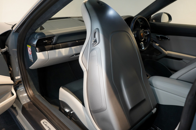 ポルシェ 911(Type991.2) Carrera GTS PDK レザー×Sport-Texインテリア(グラファイトブルー×クレヨン) 前後パークアシスト付リバーシングカメラ グラファイトブルーメタリック 中古車 中古車