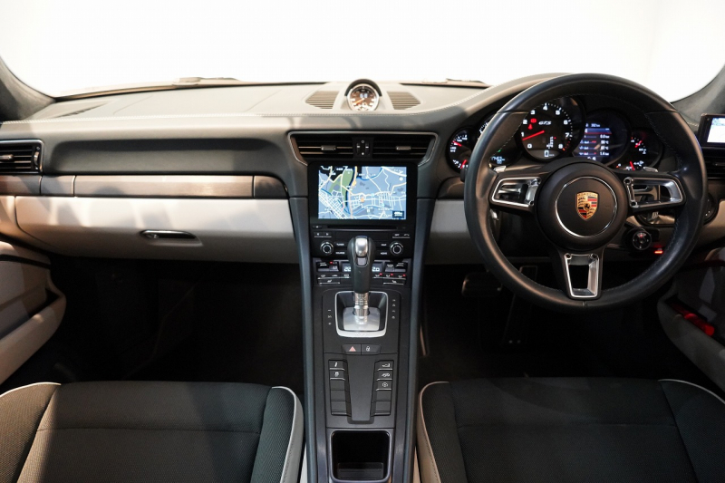 ポルシェ 911(Type991.2) Carrera GTS PDK レザー×Sport-Texインテリア(グラファイトブルー×クレヨン) 前後パークアシスト付リバーシングカメラ グラファイトブルーメタリック 中古車 中古車