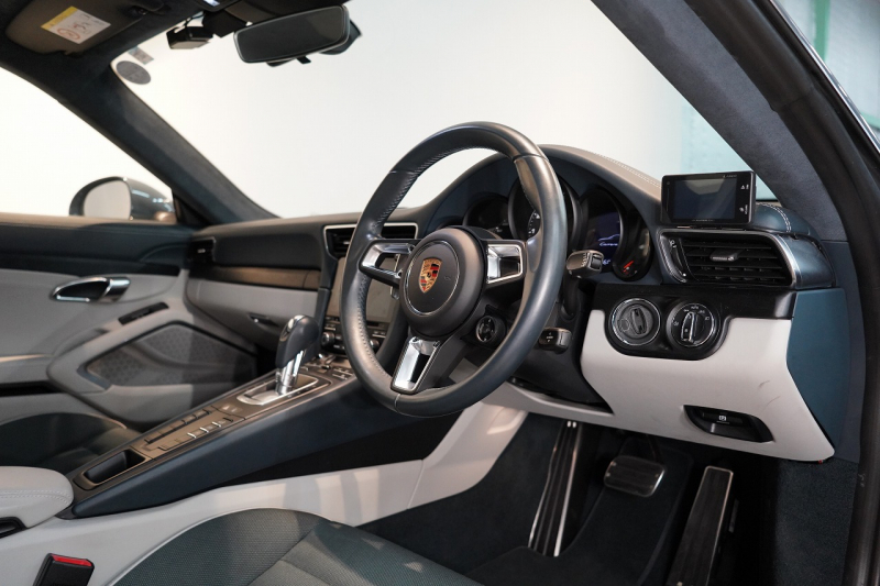 ポルシェ 911(Type991.2) Carrera GTS PDK レザー×Sport-Texインテリア(グラファイトブルー×クレヨン) 前後パークアシスト付リバーシングカメラ グラファイトブルーメタリック 中古車 中古車