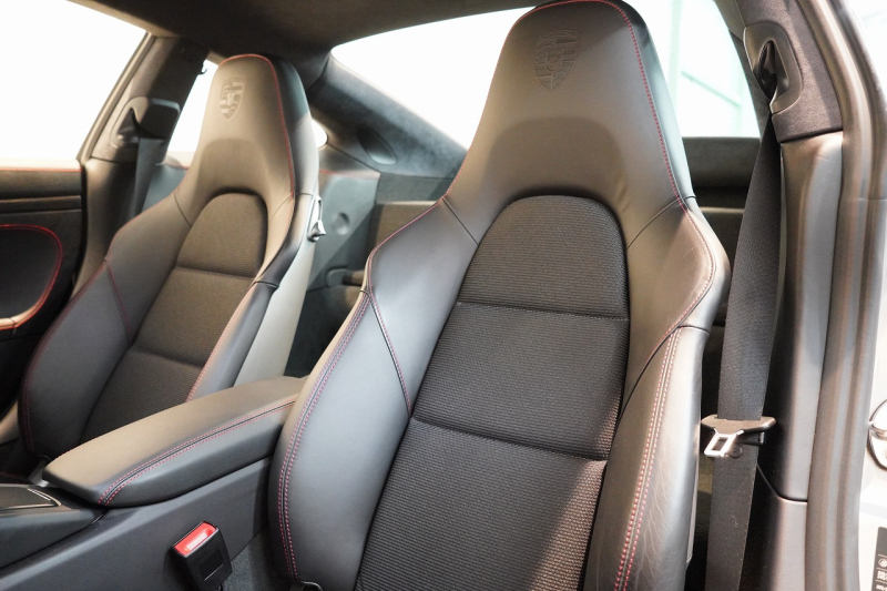 ポルシェ 911(Type991.2) GT3 Touring Package 6MT 左H OP422 延長保証 PCCB Fリフト レザーインテリア LEDヘッドライト スポクロ 中古車 中古車