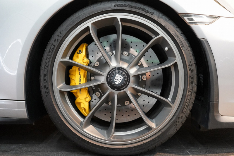 ポルシェ 911(Type991.2) GT3 Touring Package 6MT 左H OP422 延長保証 PCCB Fリフト レザーインテリア LEDヘッドライト スポクロ 中古車 中古車