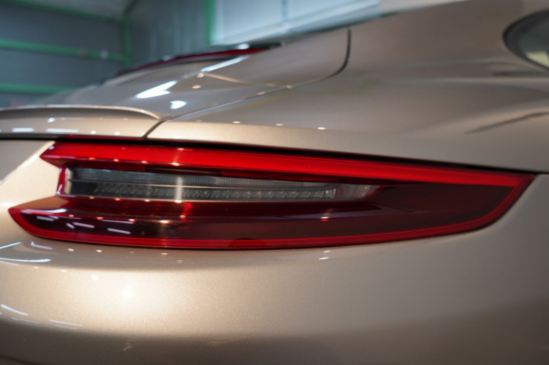 ポルシェ 911(Type991.2) GT3 Touring Package 6MT 左H OP422 延長保証 PCCB Fリフト レザーインテリア LEDヘッドライト スポクロ 中古車 中古車