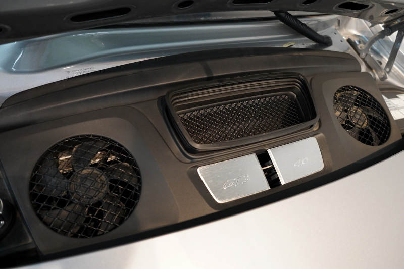 ポルシェ 911(Type991.2) GT3 Touring Package 6MT 左H OP422 延長保証 PCCB Fリフト レザーインテリア LEDヘッドライト スポクロ 中古車 中古車