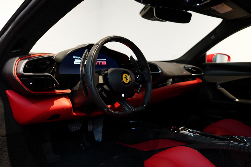 フェラーリ 296GTB ASSETTOFIORANOPACKAGE 中古車 中古車