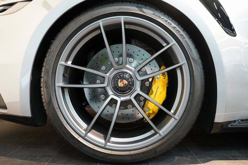 ポルシェ 911(Type992) Turbo S Cabriolet PDK 左H 1オーナー PSMP2年付 スポーツデザインPKG ヘリテージデザインPKGクラシック スポエグ フロントリフト マトリクスLED 中古車 中古車