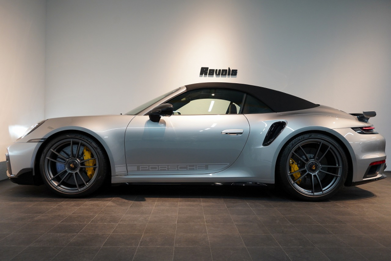 ポルシェ 911(Type992) Turbo S Cabriolet PDK 左H 1オーナー PSMP2年付 スポーツデザインPKG ヘリテージデザインPKGクラシック スポエグ フロントリフト マトリクスLED 中古車 中古車