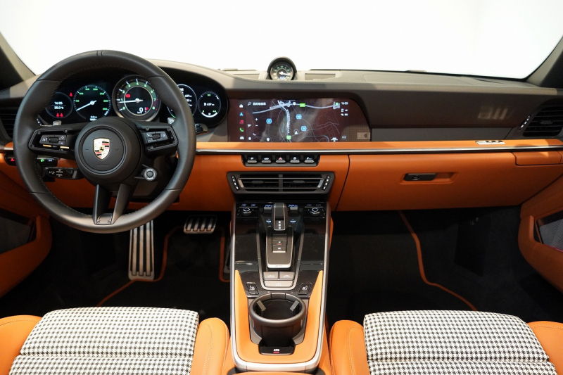 ポルシェ 911(Type992) Turbo S Cabriolet PDK 左H 1オーナー PSMP2年付 スポーツデザインPKG ヘリテージデザインPKGクラシック スポエグ フロントリフト マトリクスLED 中古車 中古車