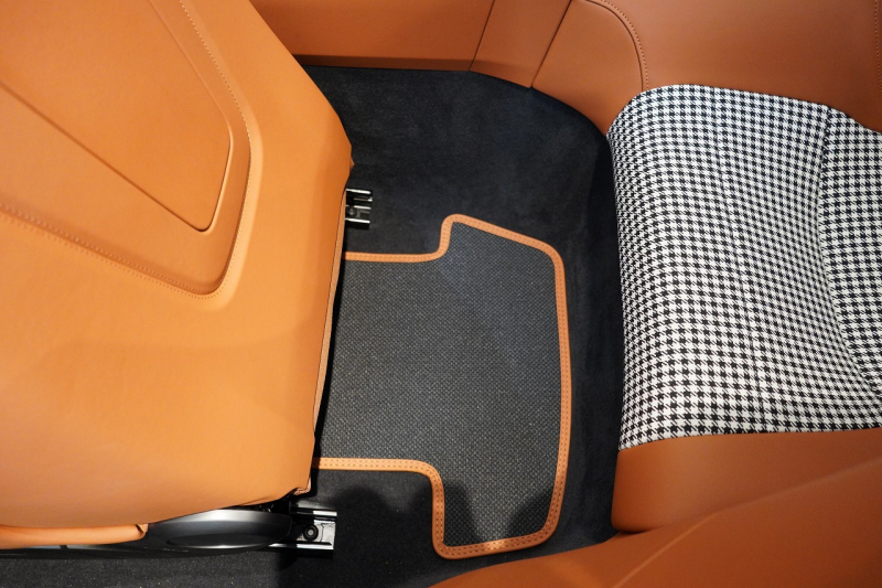 ポルシェ 911(Type992) Turbo S Cabriolet PDK 左H 1オーナー PSMP2年付 スポーツデザインPKG ヘリテージデザインPKGクラシック スポエグ フロントリフト マトリクスLED 中古車 中古車